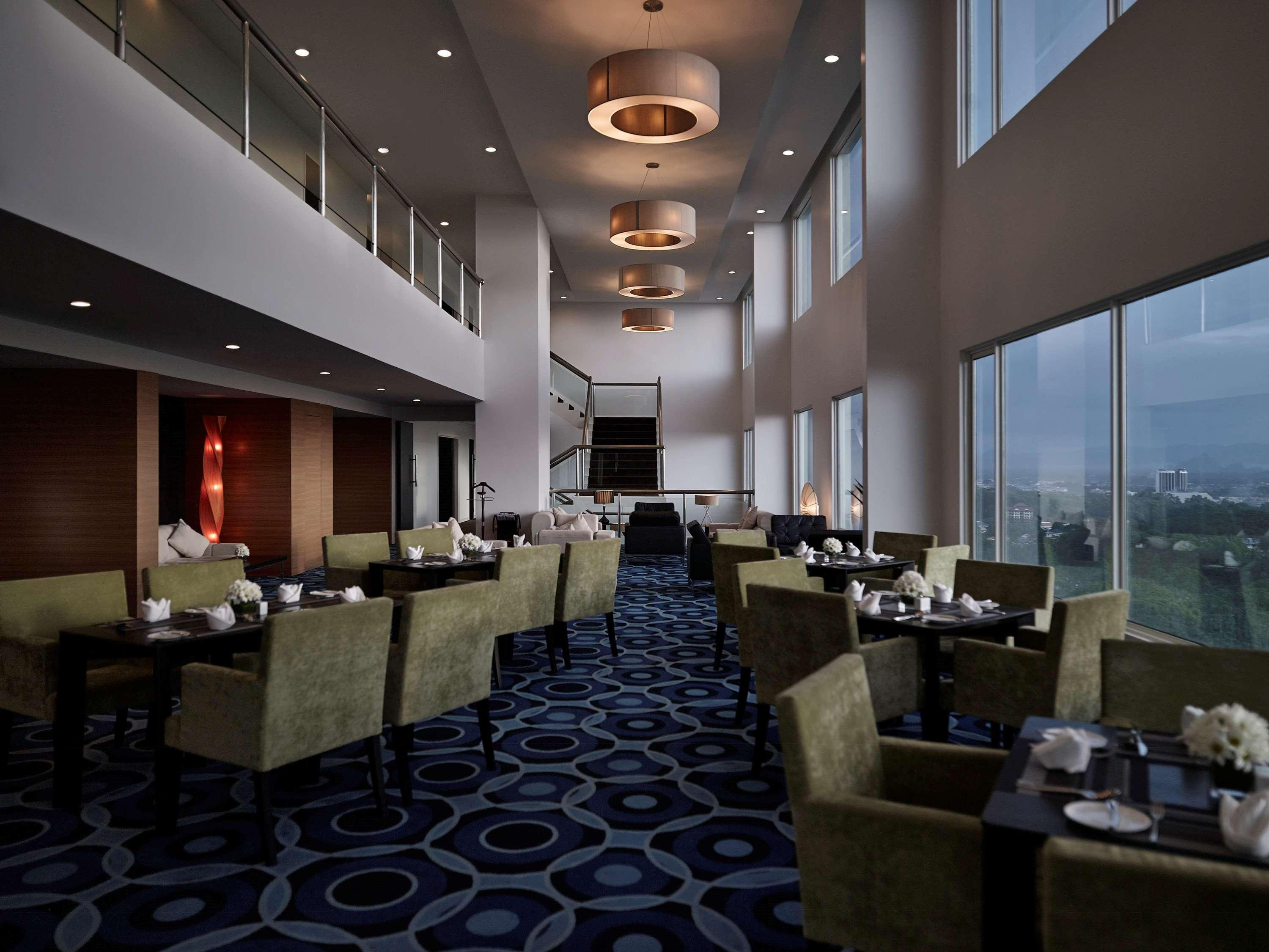 Pullman Kuching Hotell Exteriör bild Club Lounge at the 36th floor
