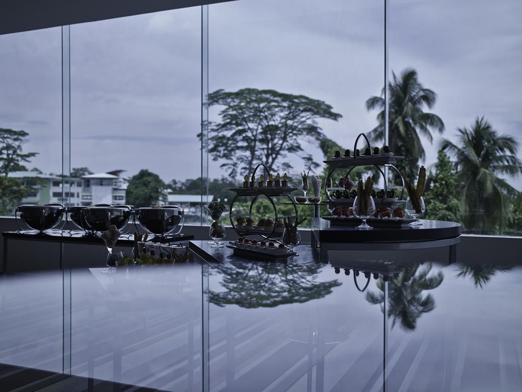 Pullman Kuching Hotell Exteriör bild The interior of the National Museum of Singapore