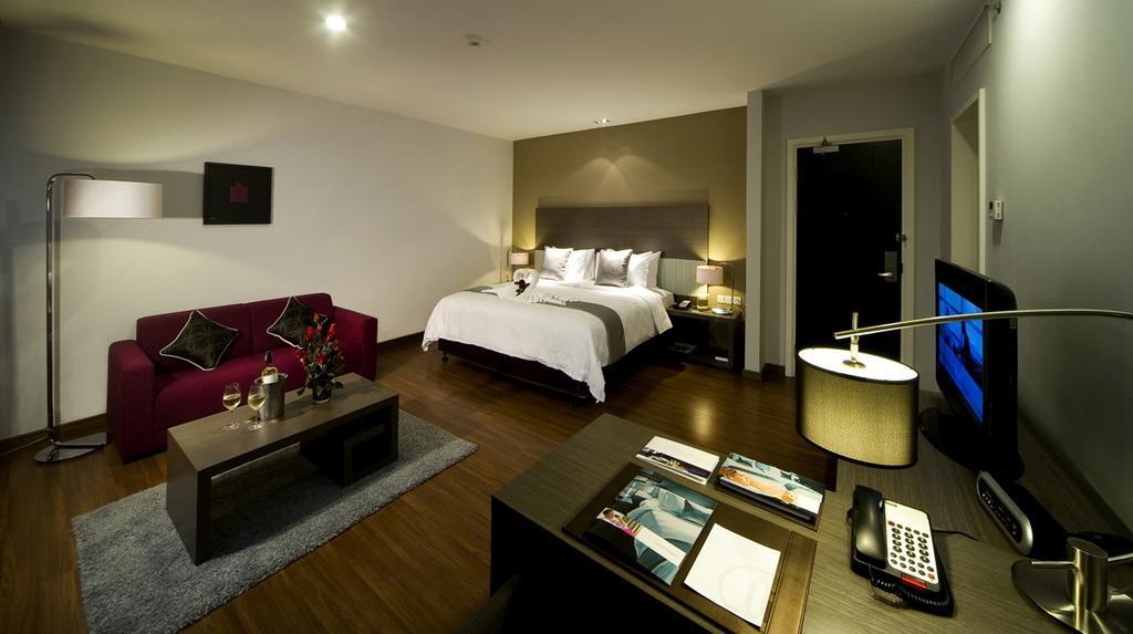 Pullman Kuching Hotell Exteriör bild Deluxe Studio