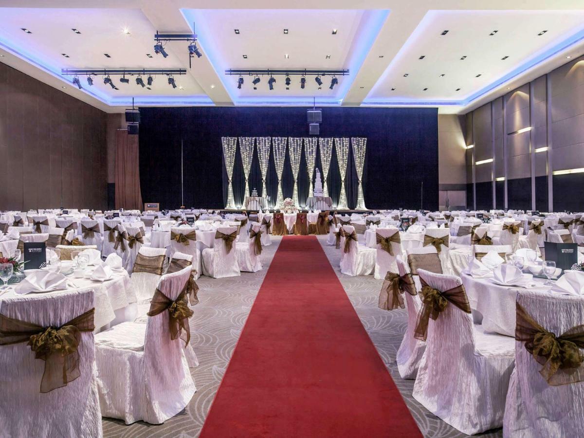 Pullman Kuching Hotell Exteriör bild The ballroom of the hotel
